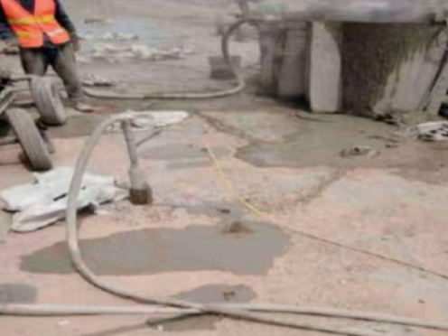 灵川水泥混凝土路面板底注浆技术 路面脱空注浆整治方案